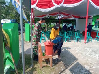 Anggota Satgas TMMD Bojonegoro Terapkan Prokes Sebelum Kegiatan Dimulai